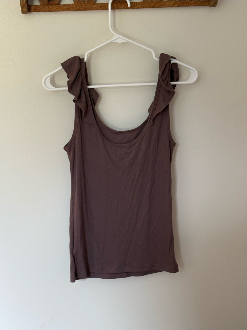 GAP Ribbed Ruffled Shoulder Tank Tops - Picture 3 of 12